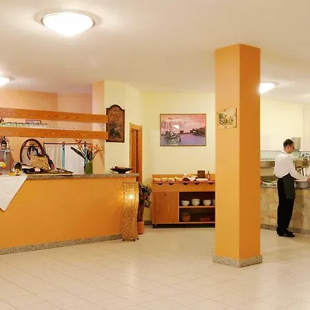 Ξενοδοχείο με διαμερίσματα Oasis 2*