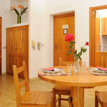 Ξενοδοχείο με διαμερίσματα Oasis 2*